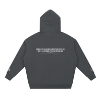 Hoodie Rester soi Ink Pick Me gris foncé, citation au dos – vue de dos