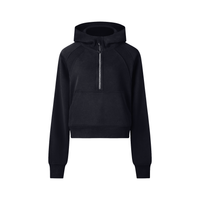 Hoodie court demi-zip noir Ink Pick Me, manches raglan et poche avant – vue de face