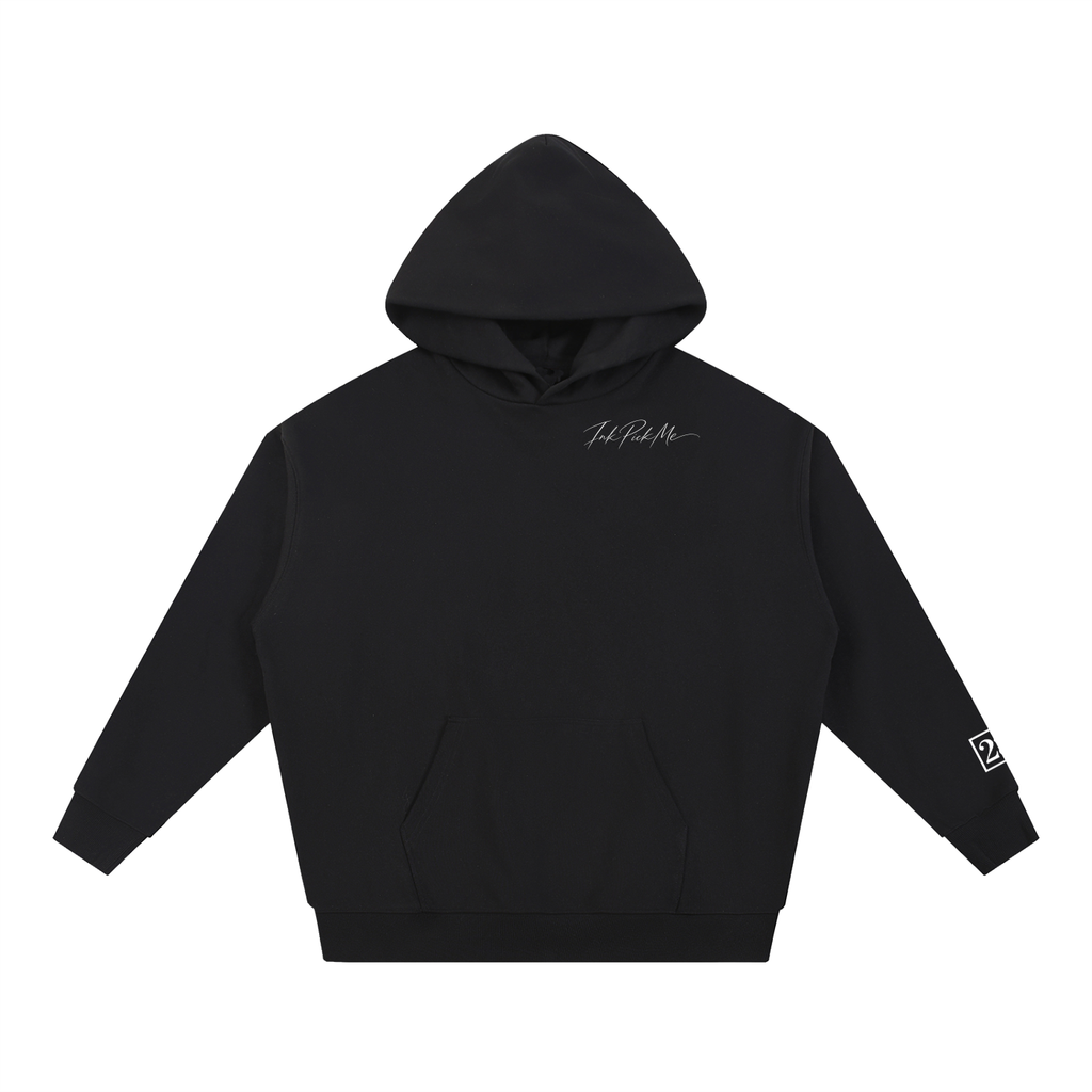 Hoodie oversize Torii 23 noir Ink Pick Me, signature poitrine et visuel sur la manche – vue de face