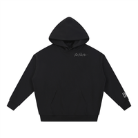 Hoodie oversize Torii 23 noir Ink Pick Me, signature poitrine et visuel sur la manche – vue de face