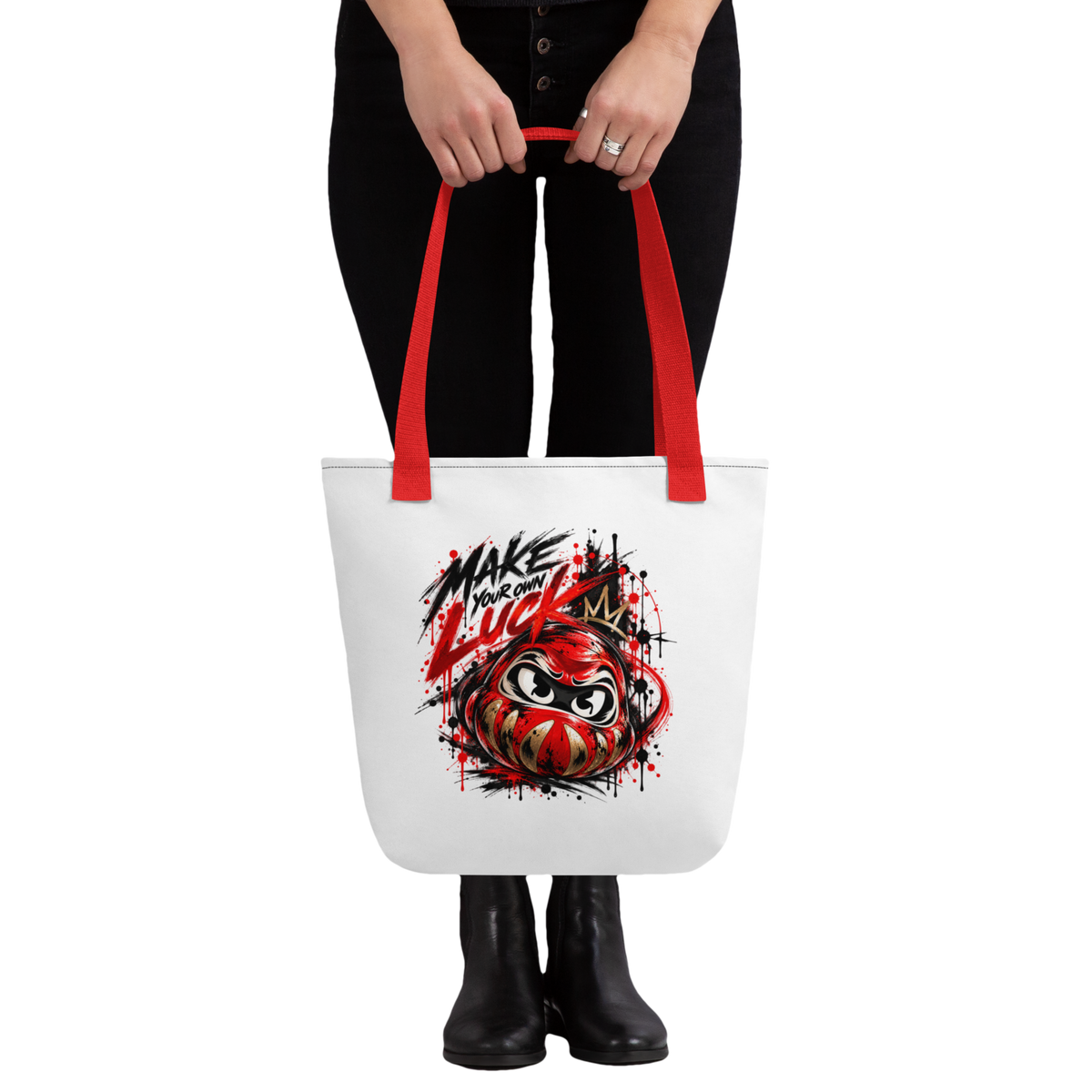 Tote bag Daruma rouge et noir Ink Pick Me porté, message Make Your Own Luck