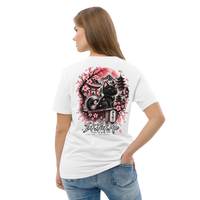 T-shirt blanc Inky Dream, chat noir, sakura et montagnes en couleurs au dos