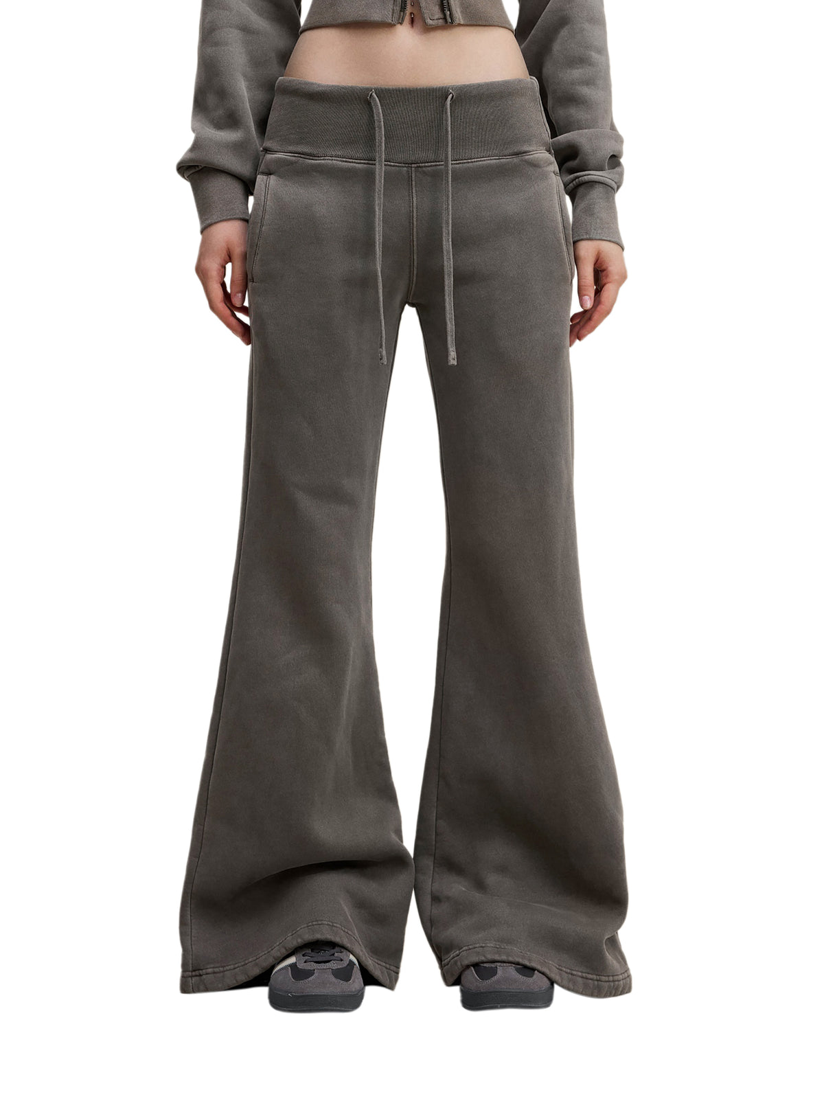 Pantalon évasé délavé Ink Pick Me porté, taille à cordon – vue de face