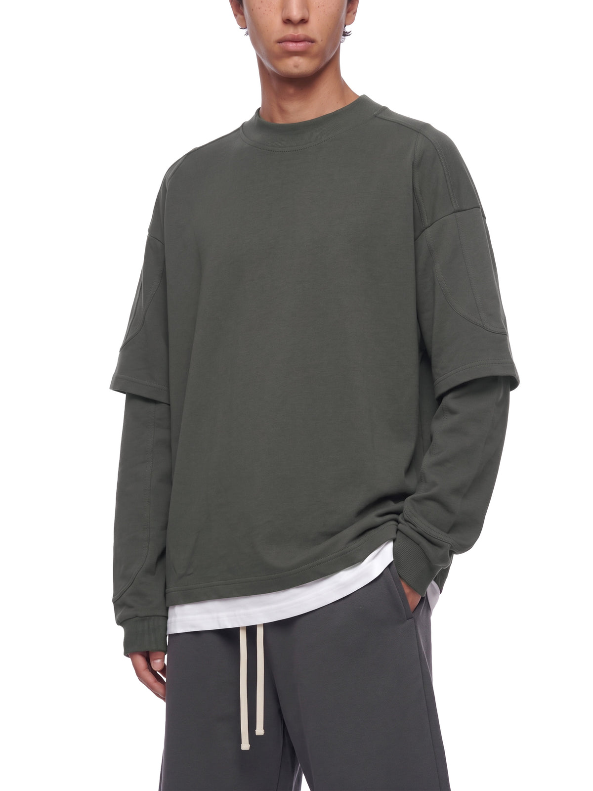 Mannequin portant le t-shirt manches longues effet superposé Ink Pick Me, coupe oversize – vue de face